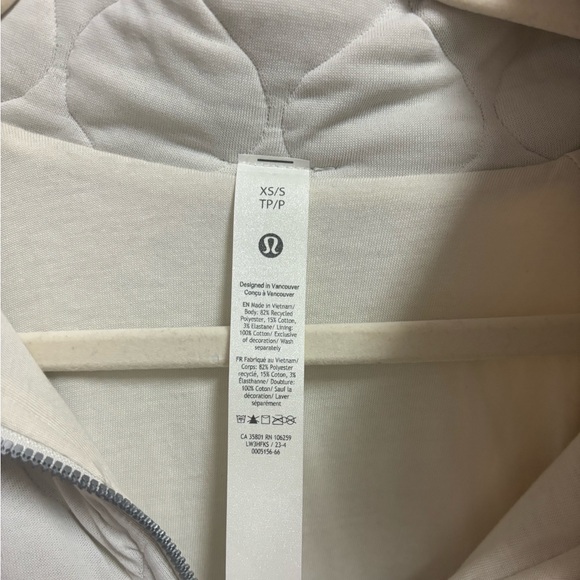 Lululemon quilt scuba half zip - Picture 4 of 5